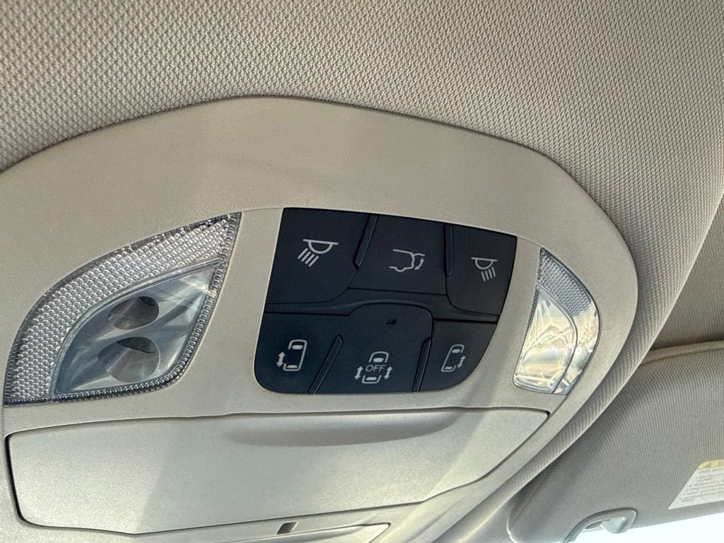 Used 2021 Chrysler Pacifica Touring w/ Uconnect Theater Family Group FWD image 26