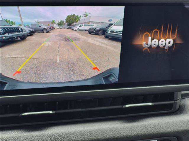 Used 2025 Jeep Gladiator Sport AWD/4WD image 12