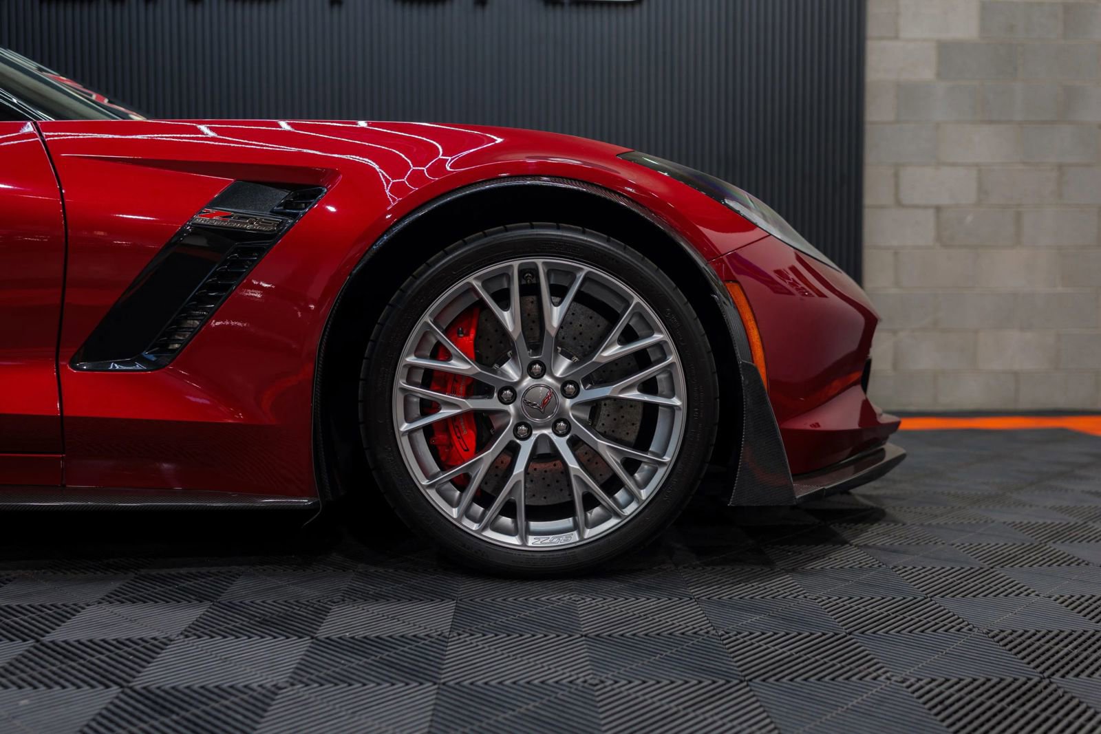 Used 2015 Chevrolet Corvette Z06 w/ 3LZ Preferred Equipment Group RWD image 17