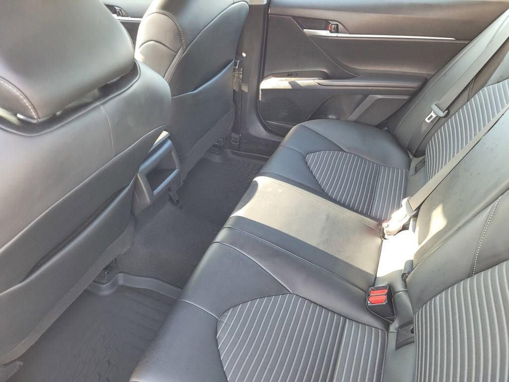 Used 2024 Toyota Camry SE image 9