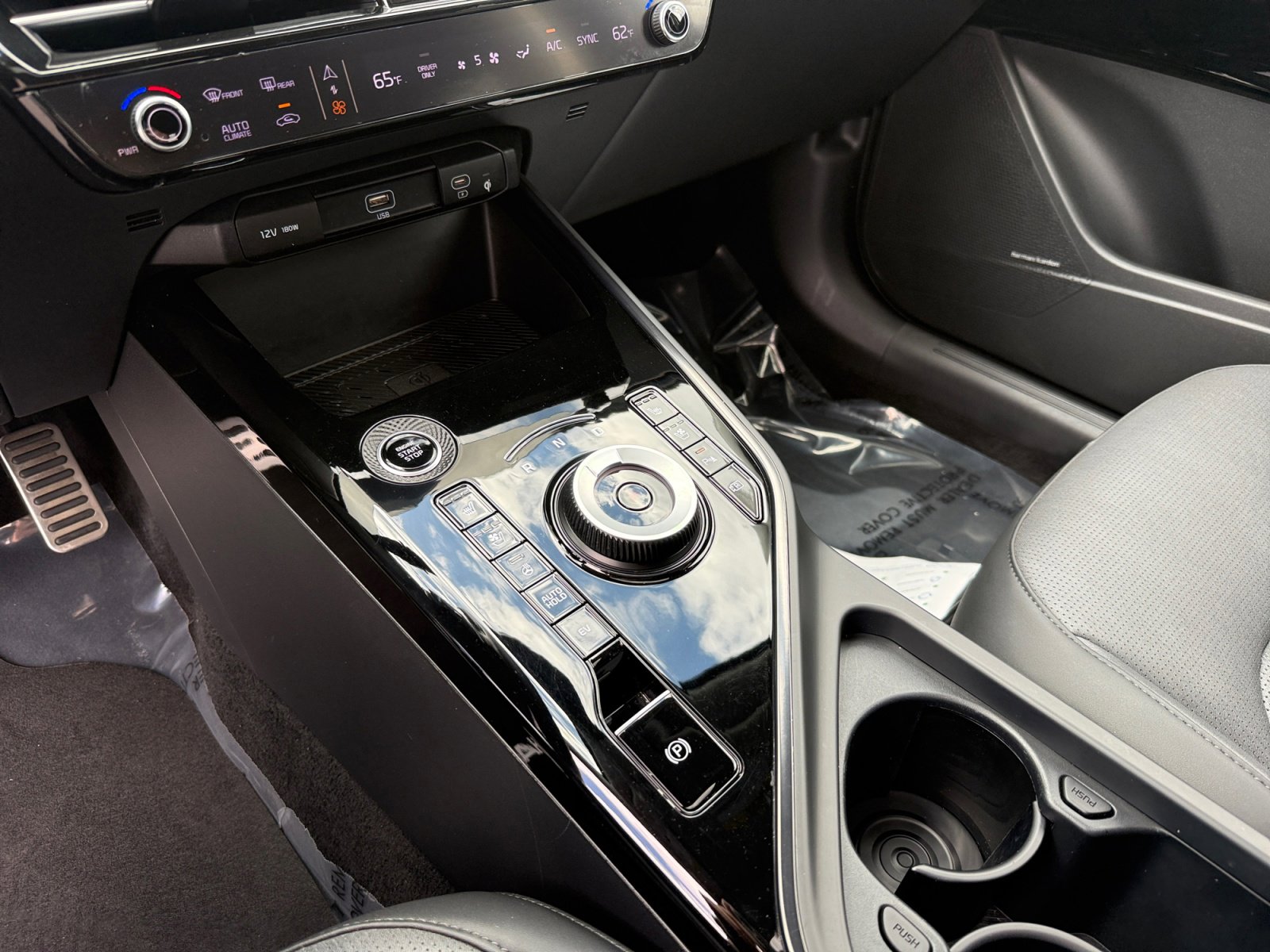 Used 2023 Kia Niro SX Touring image 13