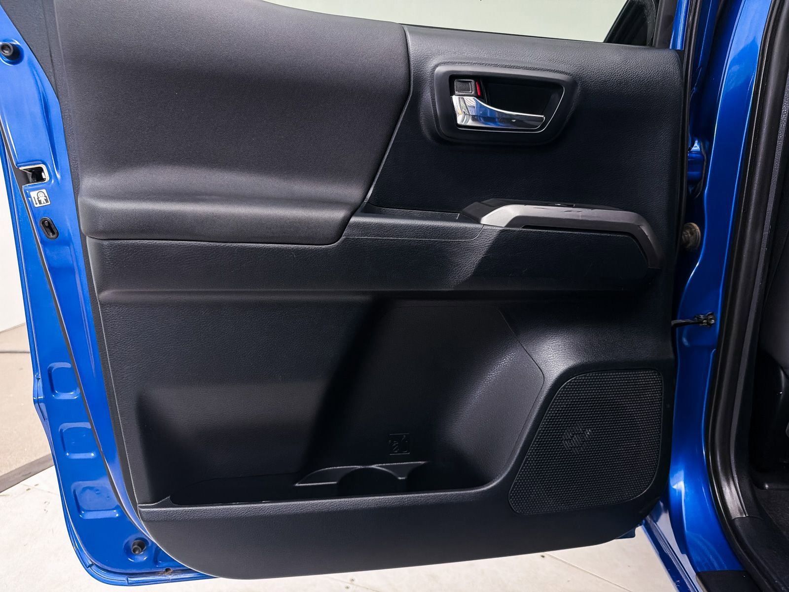 Used 2016 Toyota Tacoma TRD Sport image 21