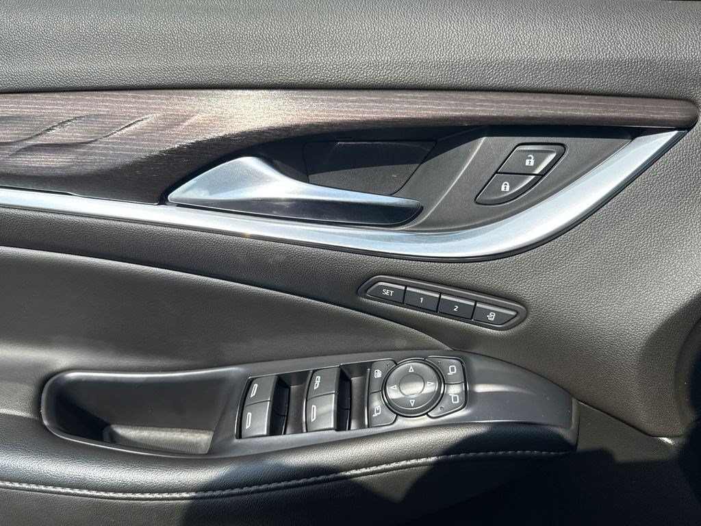 Used 2022 Buick Enclave Avenir w/ Avenir Technology Package AWD/4WD image 22