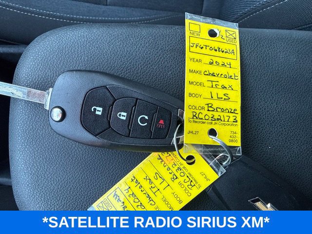 Used 2024 Chevrolet Trax LS w/ LS Convenience Package FWD image 11