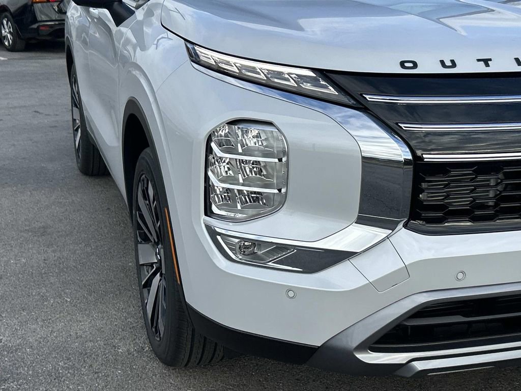 New 2026 Mitsubishi Outlander SE image 9