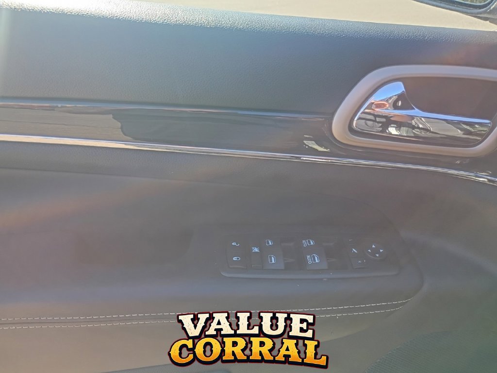 Used 2016 Jeep Grand Cherokee Overland w/ Advanced Technology Group AWD/4WD image 26