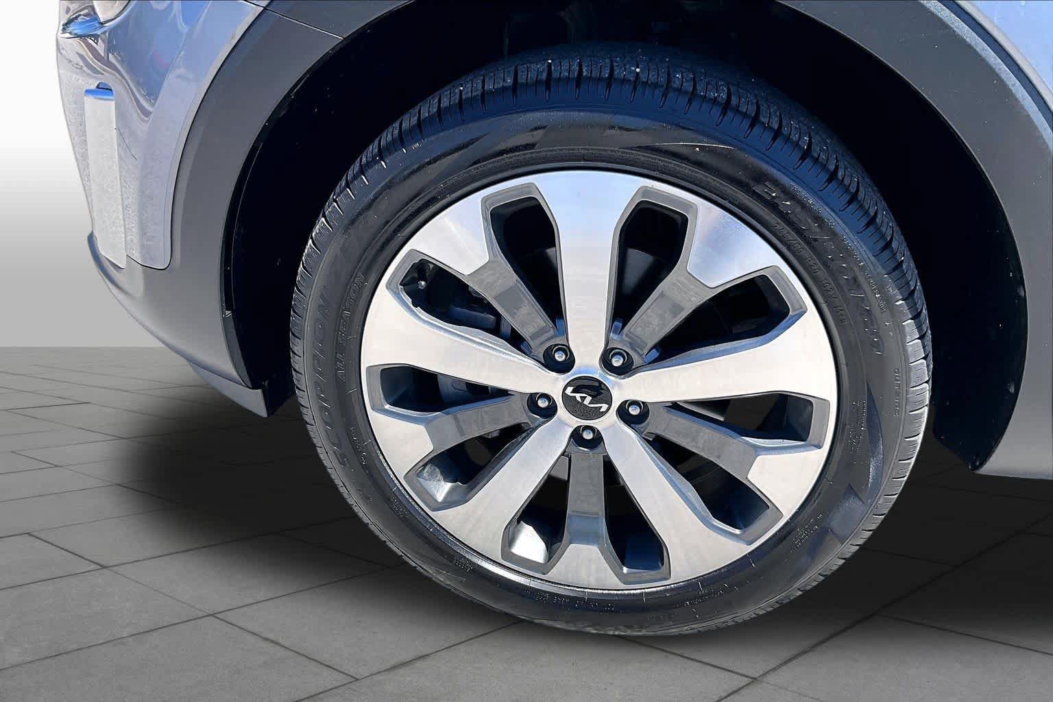 Used 2022 Kia Telluride EX w/ EX Premium Package FWD image 11