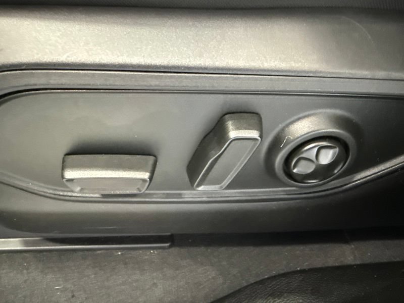 Used 2025 Jeep Grand Cherokee Altitude AWD/4WD image 21
