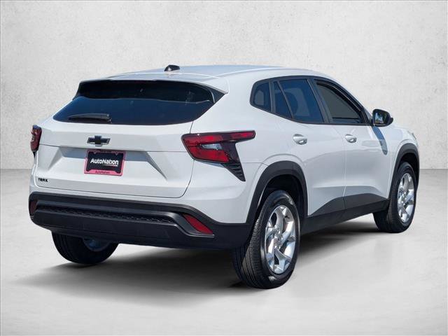 New 2026 Chevrolet Trax LS w/ LS Convenience Package FWD image 2