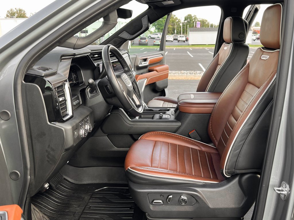 Used 2024 GMC Sierra 2500 Denali Ultimate w/ Max Trailering Package image 3