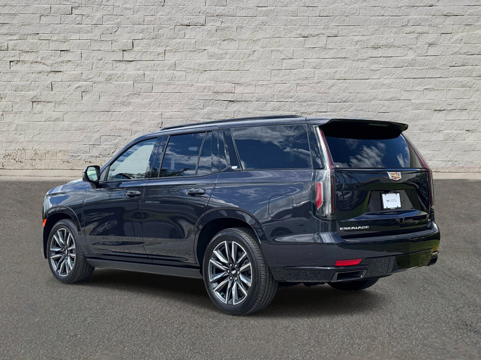 Used 2024 Cadillac Escalade Sport Platinum w/ Heavy-Duty Trailer Package AWD/4WD image 3