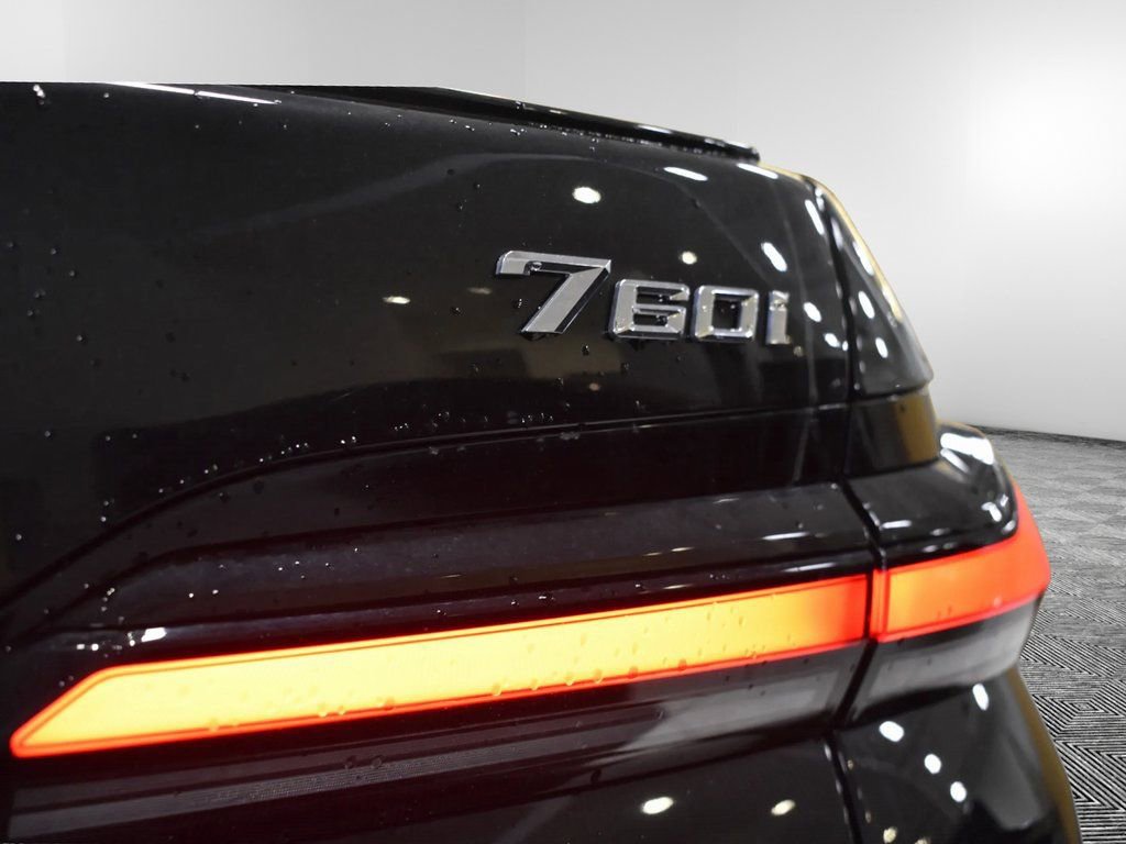 Used 2025 BMW 760i xDrive image 12