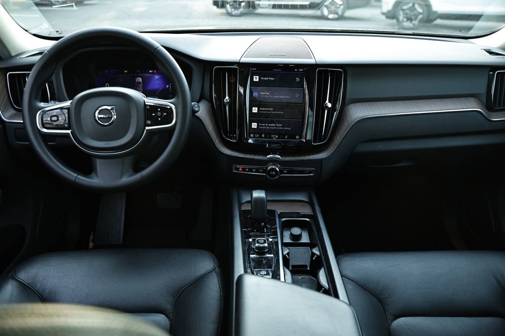 Used 2024 Volvo XC60 B5 Plus image 15