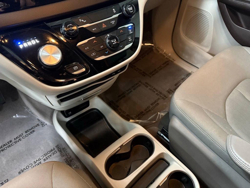 Used 2019 Chrysler Pacifica L image 13
