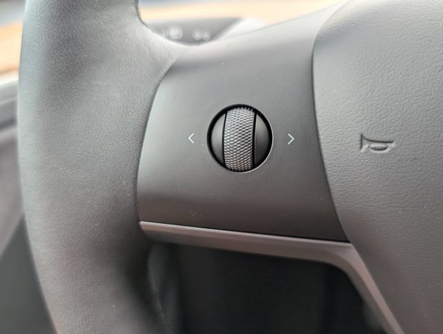 Used 2024 Tesla Model Y Long Range AWD/4WD image 21