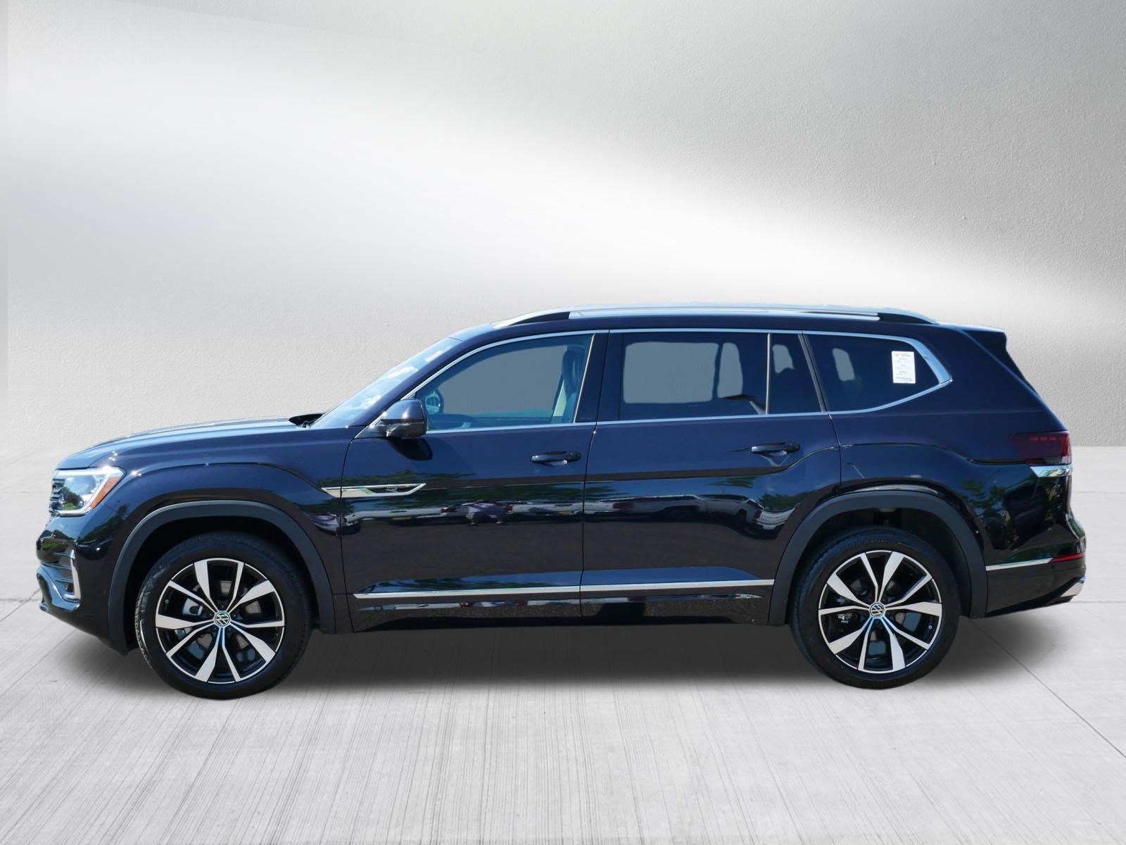Certified 2026 Volkswagen Atlas SEL Premium R-Line AWD/4WD image 4