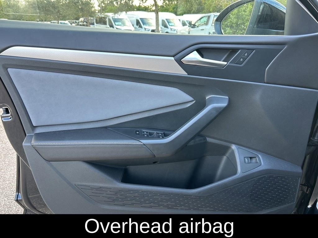 Used 2025 Volkswagen Jetta SE w/ Sunroof Package image 17