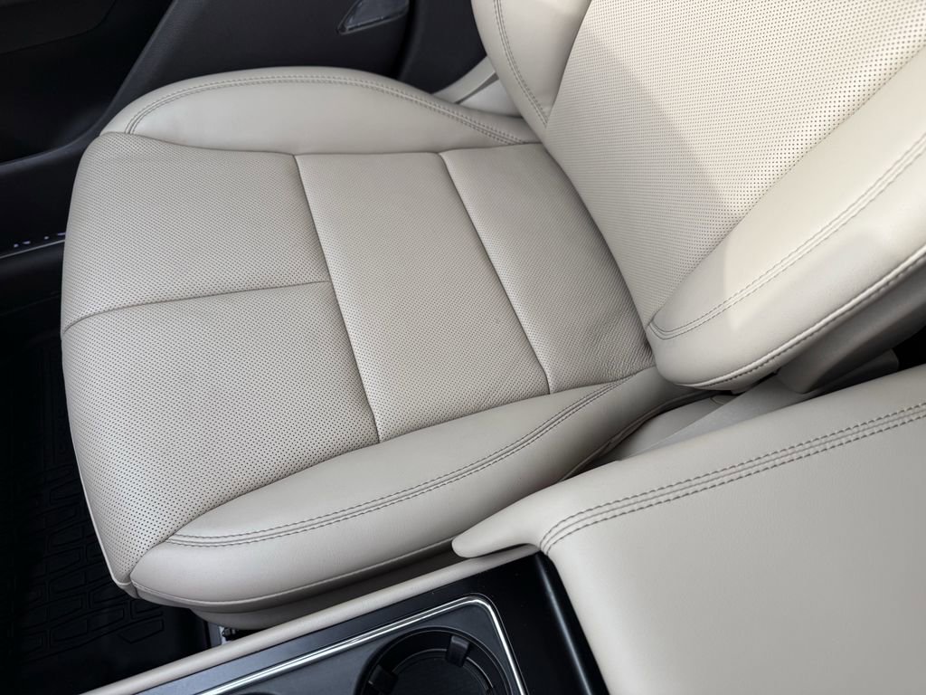 Used 2023 Lincoln Corsair Grand Touring w/ Equipment Group 301A image 30