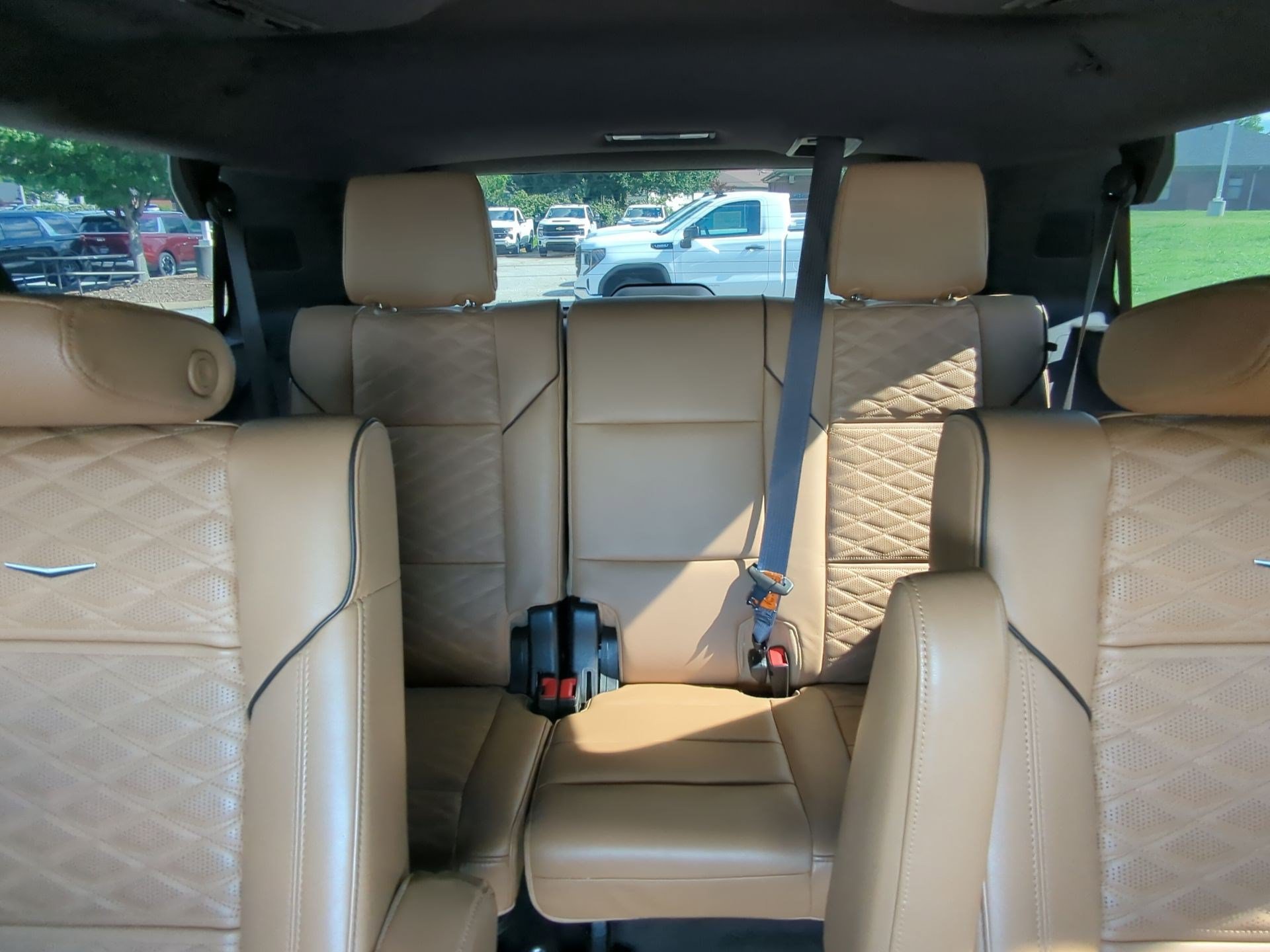 Used 2022 Cadillac Escalade Premium Luxury RWD image 22