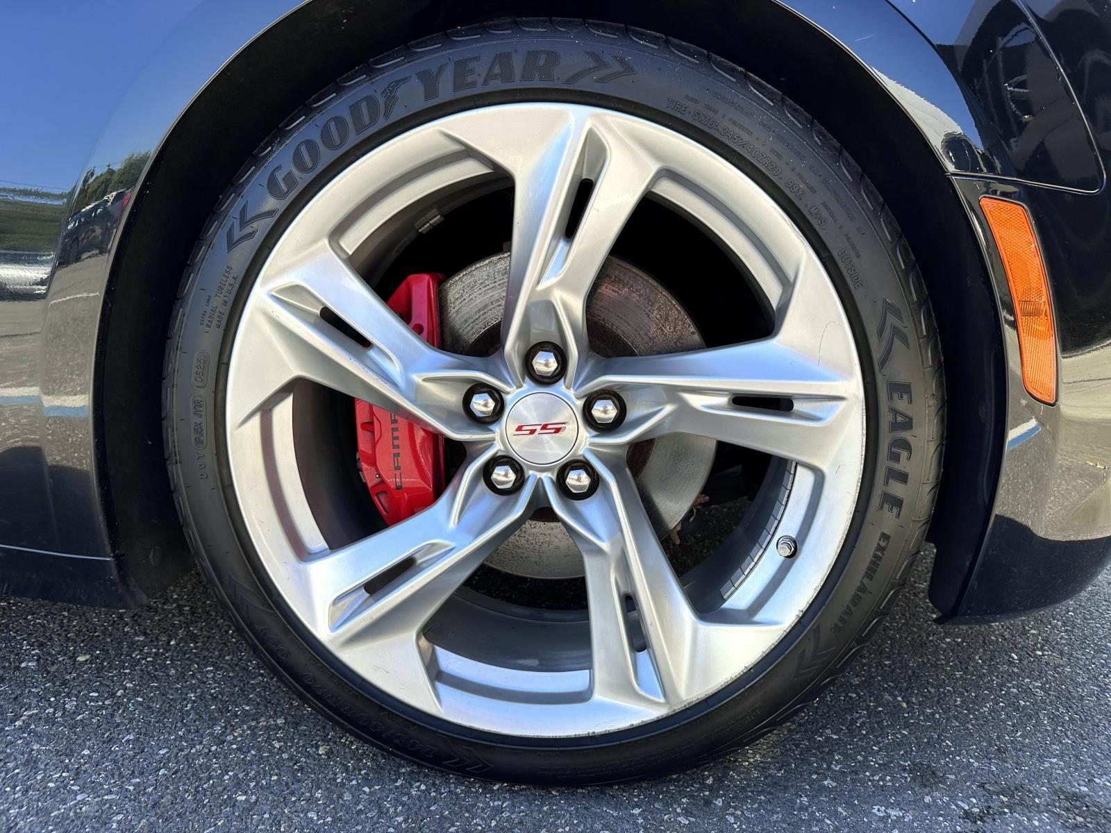 Used 2020 Chevrolet Camaro SS RWD image 6