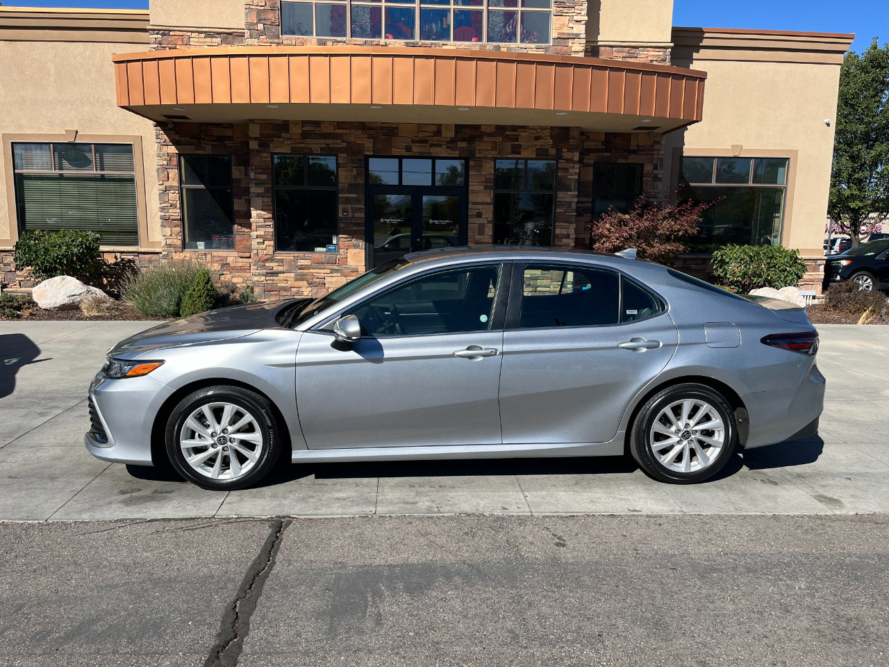 Used 2024 Toyota Camry LE image 2
