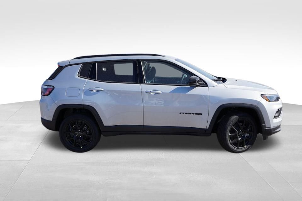 New 2025 Jeep Compass Latitude w/ Sun & Sound Group image 2