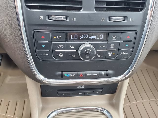 Used 2015 Chrysler Town & Country Limited Platinum FWD image 32