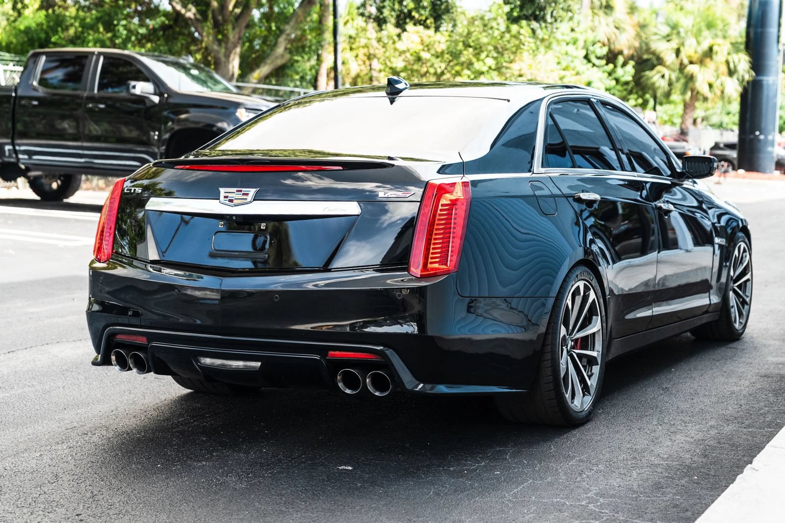 Used 2018 Cadillac CTS V w/ Luxury Package RWD image 9