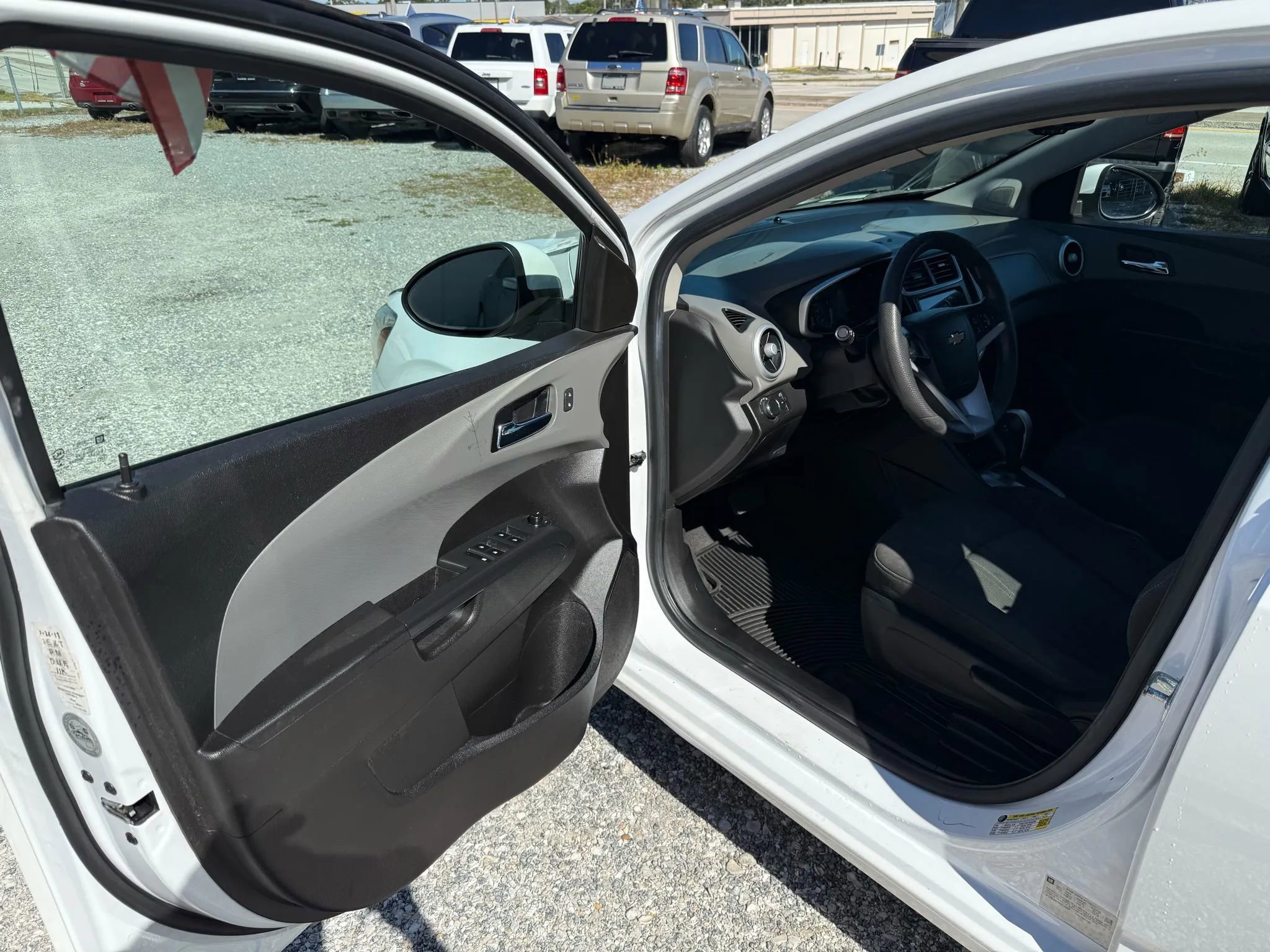 Used 2017 Chevrolet Sonic LT image 9