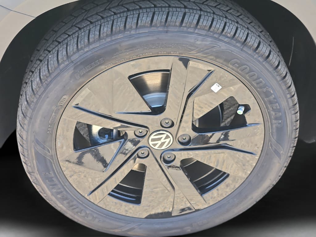 New 2026 Volkswagen Taos SE FWD image 8