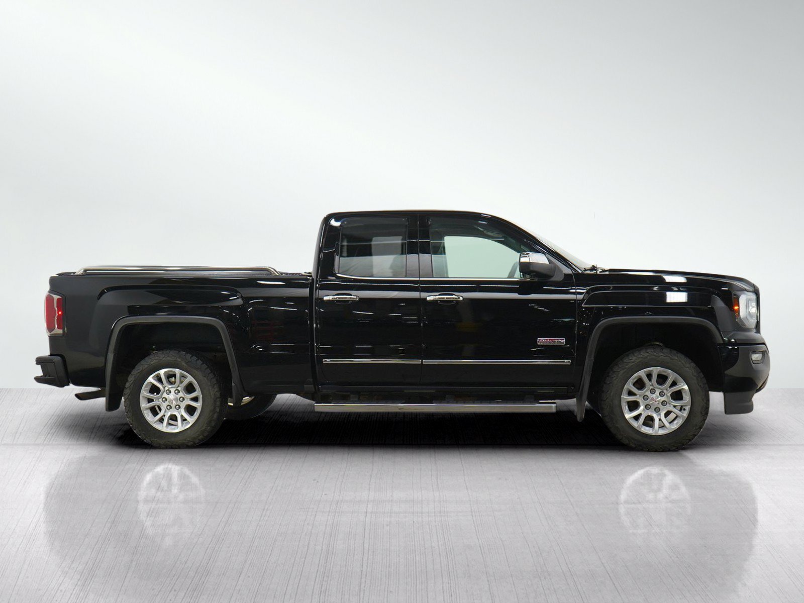 Used 2016 GMC Sierra 1500 SLE w/ All-Terrain Package AWD/4WD image 6