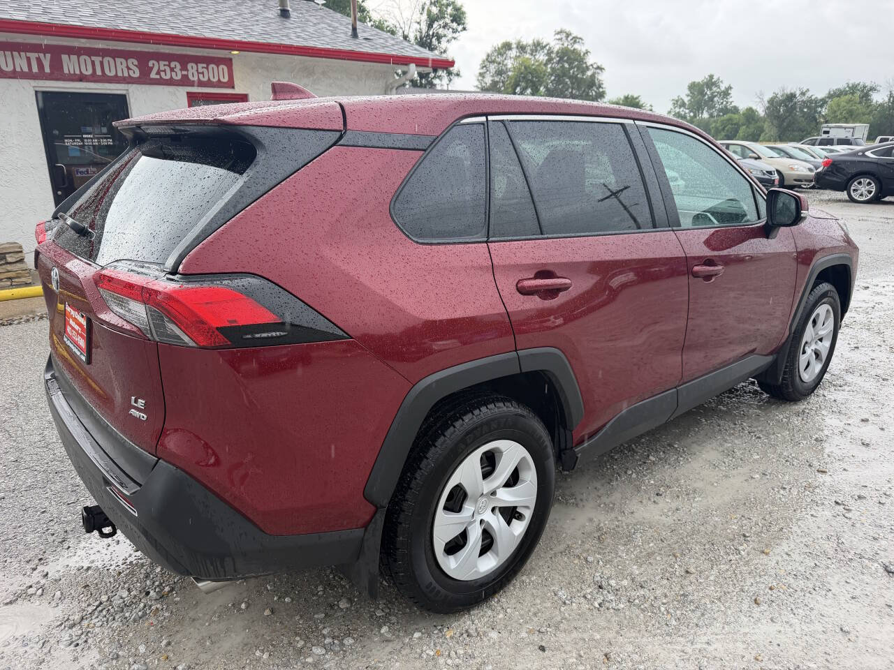 Used 2022 Toyota RAV4 LE AWD/4WD image 3