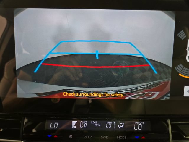 Used 2025 Toyota Sienna XLE FWD image 21