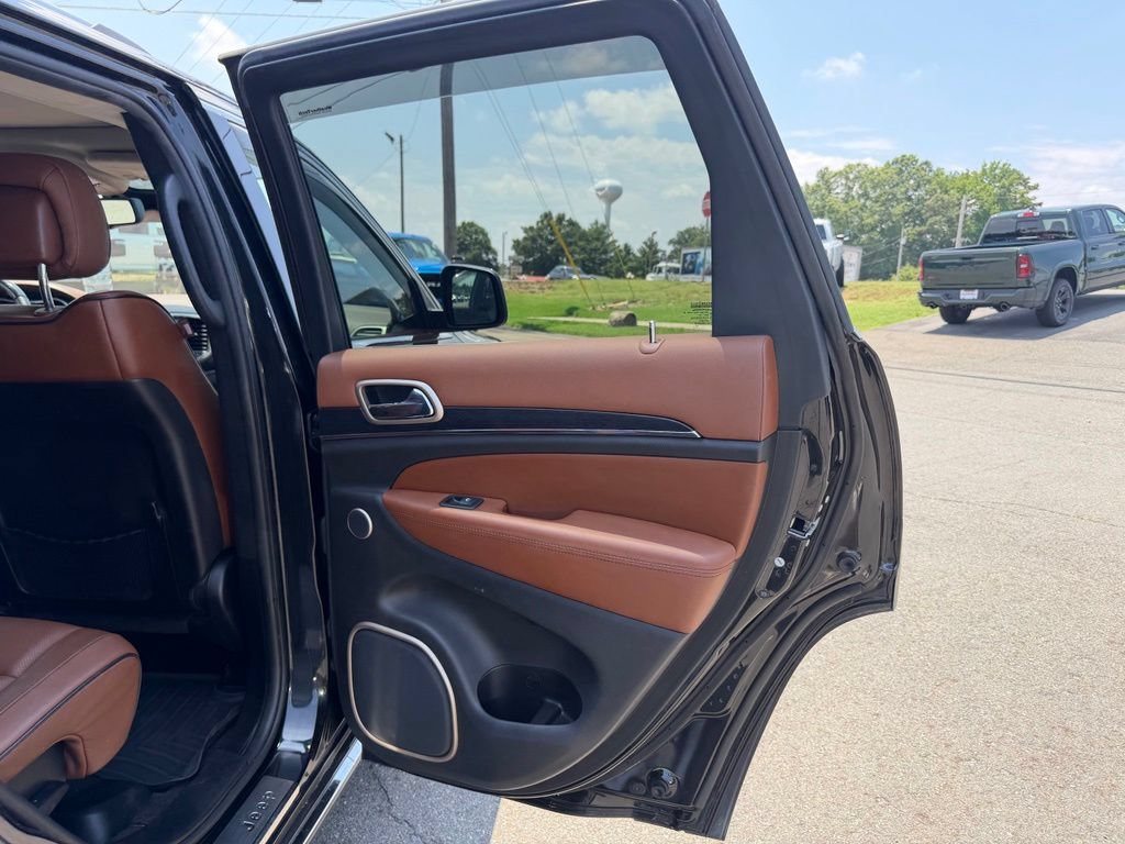 Used 2016 Jeep Grand Cherokee Summit AWD/4WD image 35
