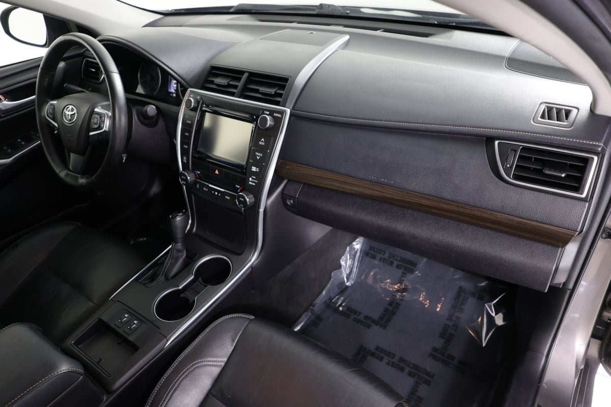Used 2015 Toyota Camry XLE FWD image 31