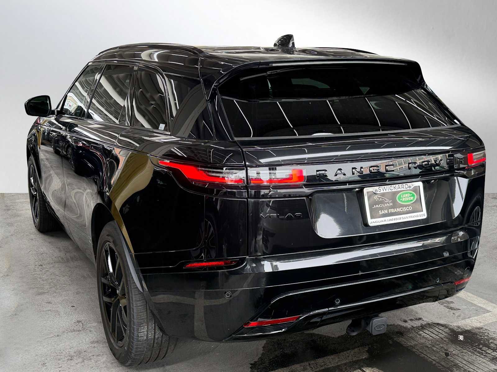 Used 2024 Land Rover Range Rover Velar Dynamic SE image 2
