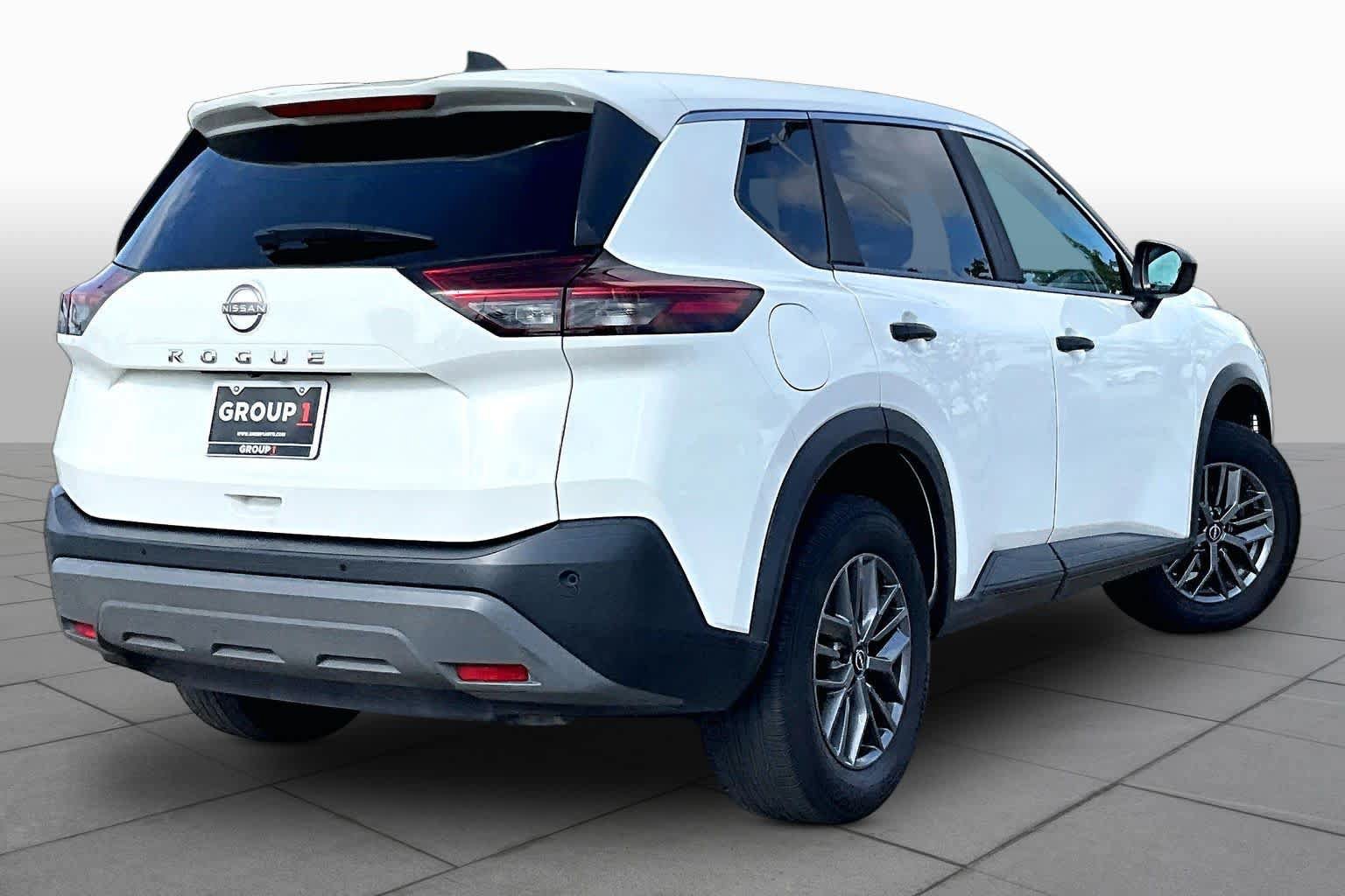 Used 2023 Nissan Rogue S FWD image 11
