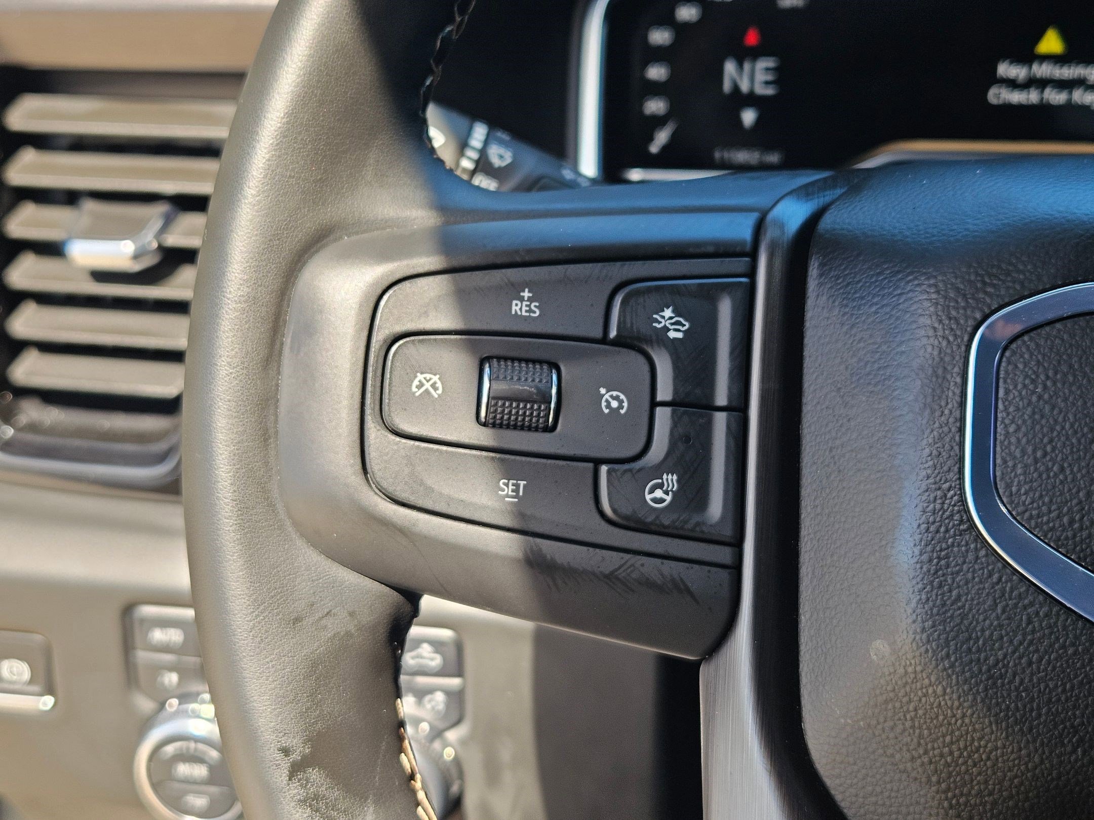 Used 2025 GMC Sierra 2500 AT4 image 17