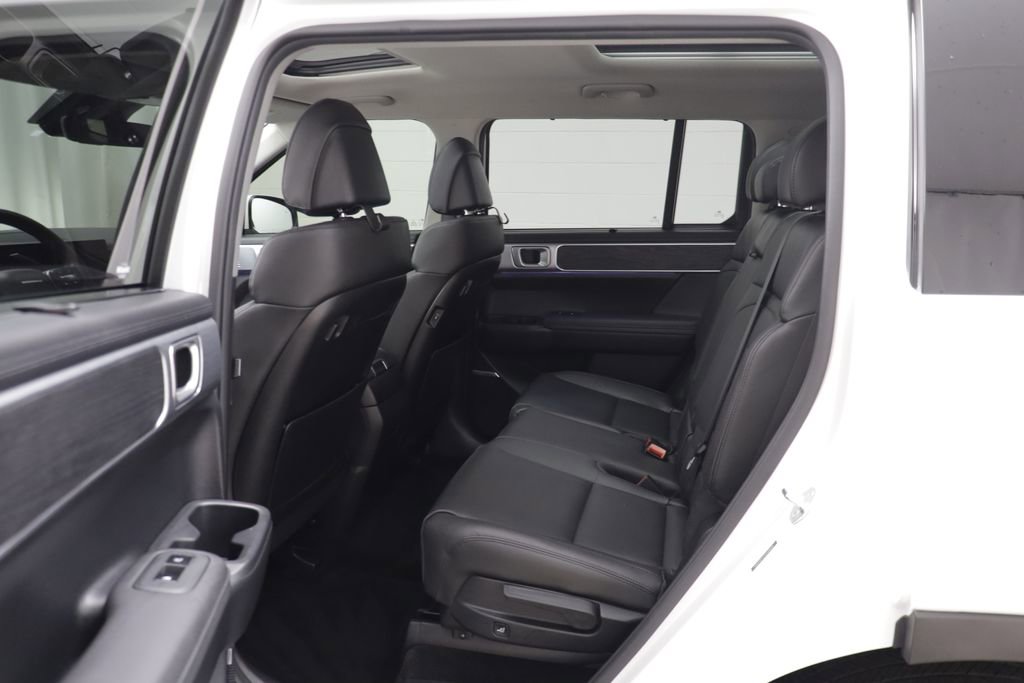 Used 2025 Hyundai Santa Fe Limited image 14