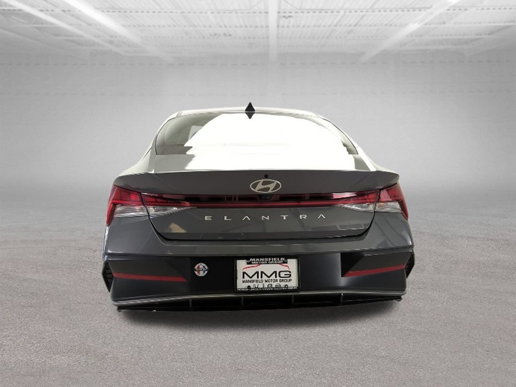 Used 2025 Hyundai Elantra SEL FWD image 4