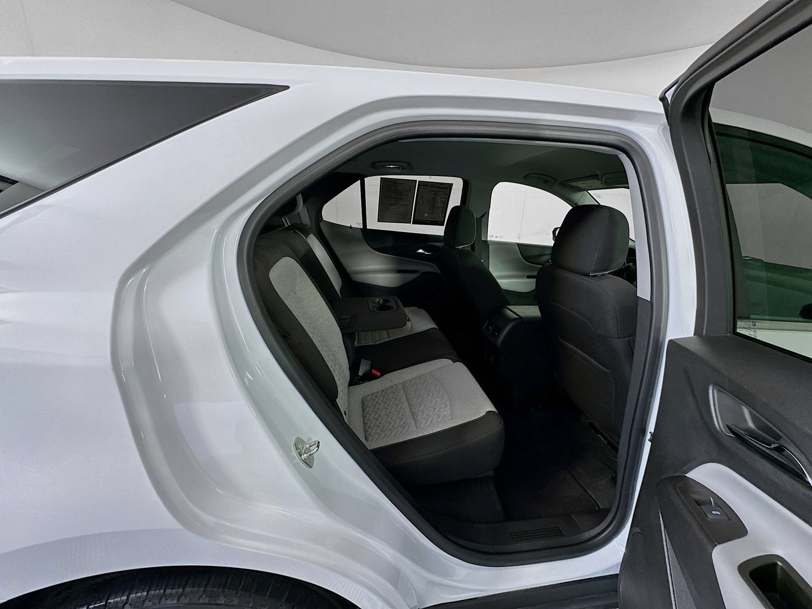 Used 2023 Chevrolet Equinox LT FWD image 24
