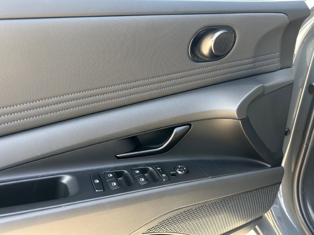 New 2026 Hyundai Elantra SEL Sport FWD image 10