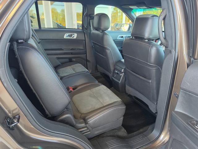 Used 2015 Ford Explorer XLT w/ Equipment Group 202A AWD/4WD image 16