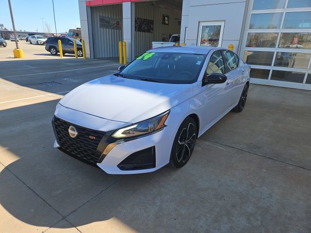 Used 2024 Nissan Altima 2.5 SR video 3