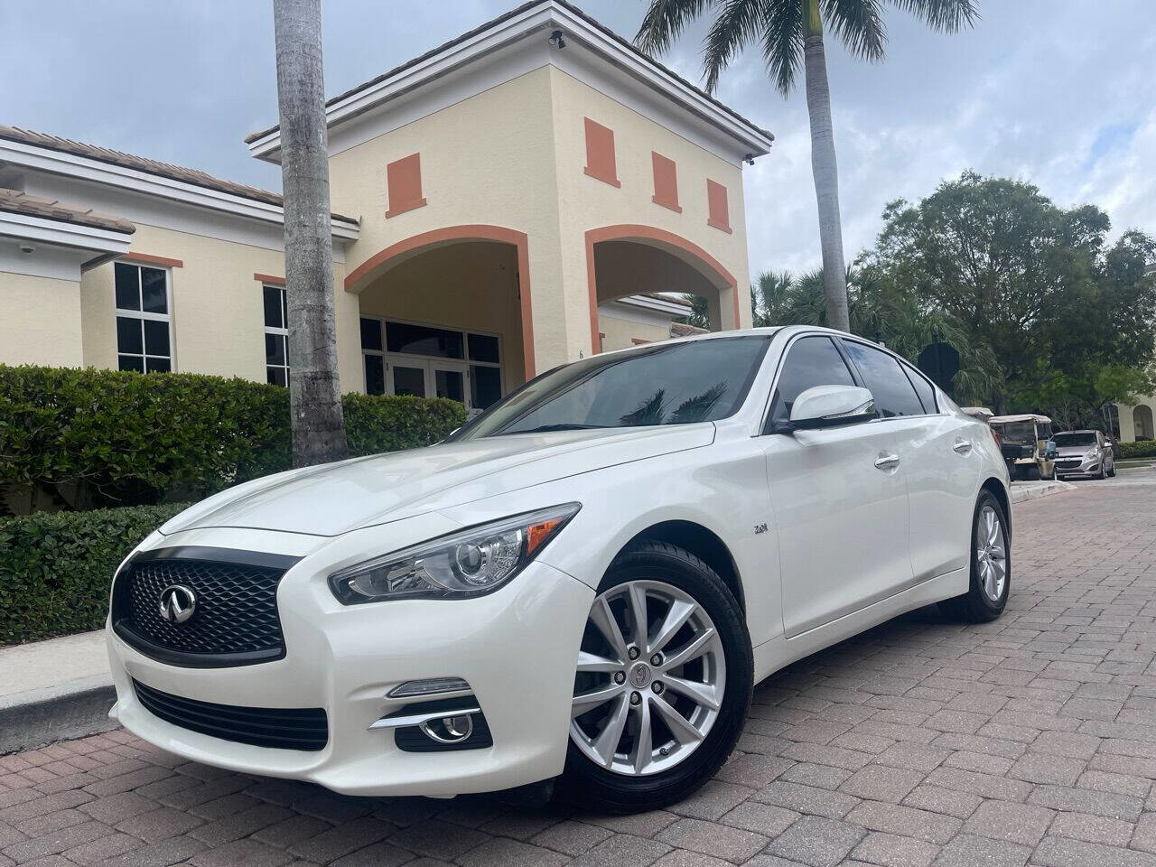 Used 2016 INFINITI Q50 Premium image 8