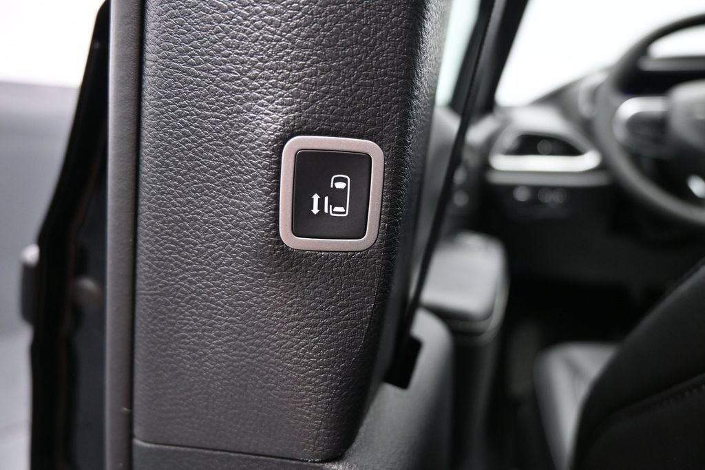 New 2027 Chrysler Pacifica Select FWD image 25