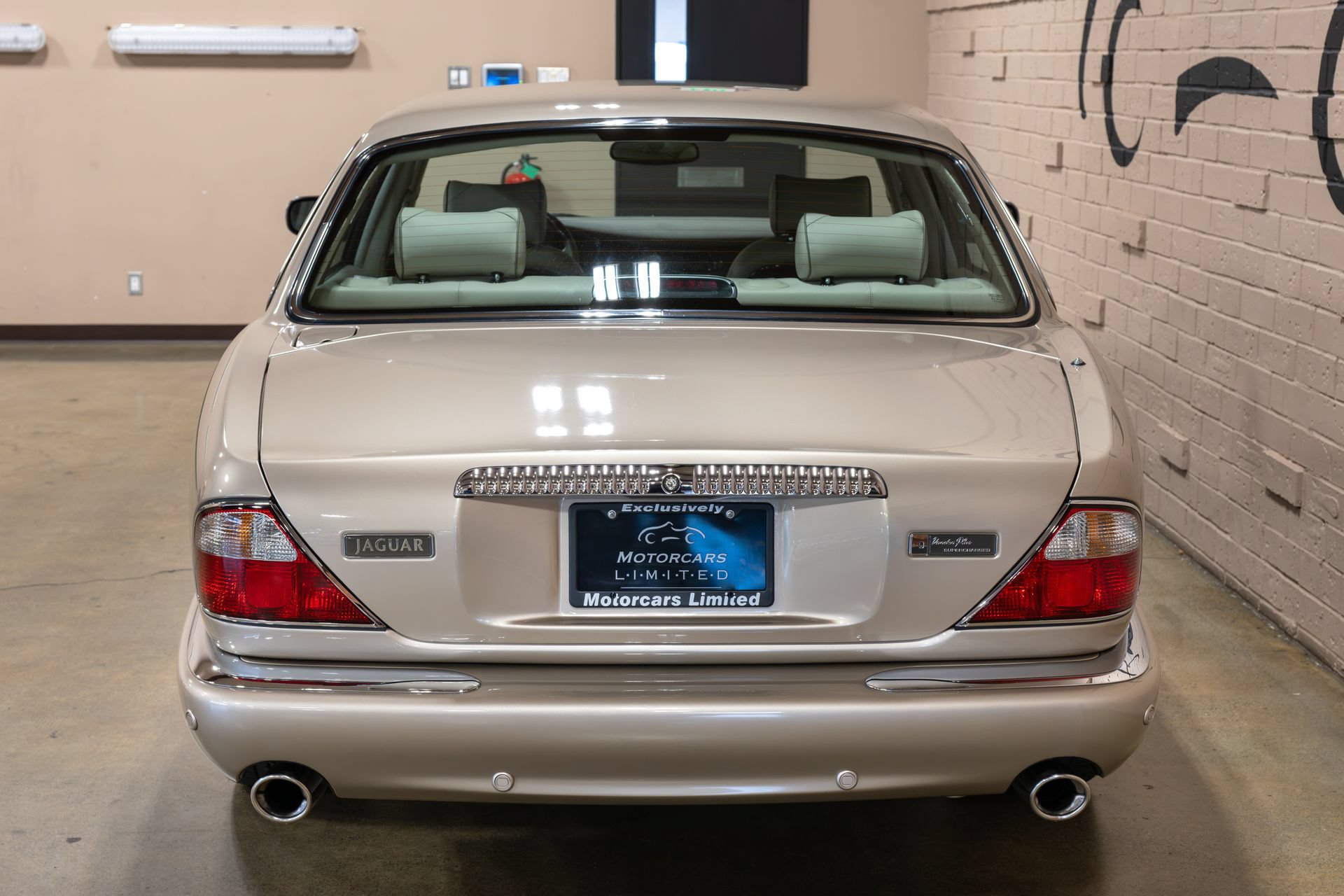 Used 2001 Jaguar XJ Supercharged RWD image 6