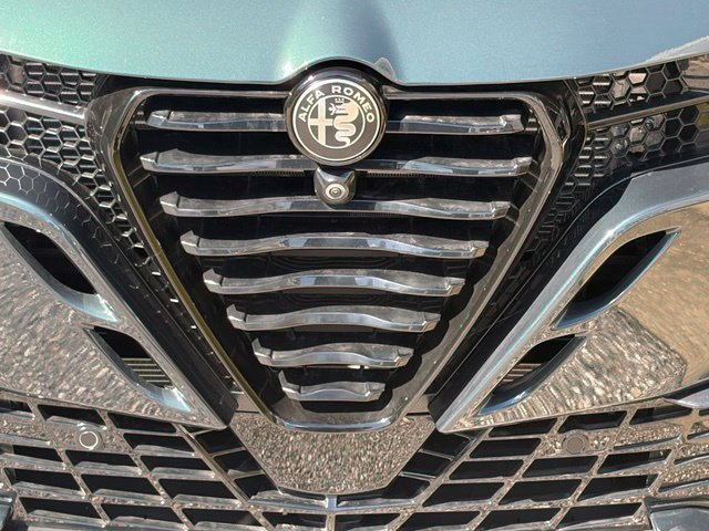 New 2026 Alfa Romeo Tonale w/ Black Premium Package AWD/4WD image 11