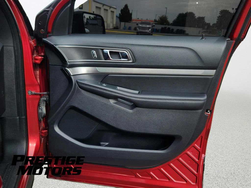 Used 2018 Ford Explorer XLT w/ Equipment Group 201A AWD/4WD image 26