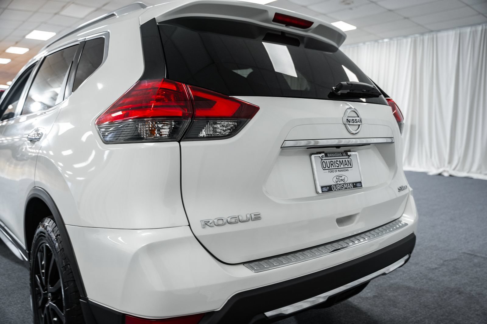 Used 2017 Nissan Rogue SV AWD/4WD image 5